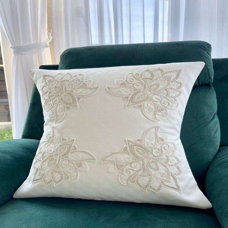 Set 2x Față de pernă din IN cu broderie cod: FP38