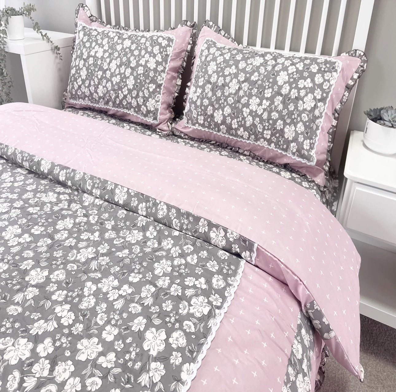 Lenjerie DELUXE din Bumbac Soft Touch cu volănașe Cod: FB31