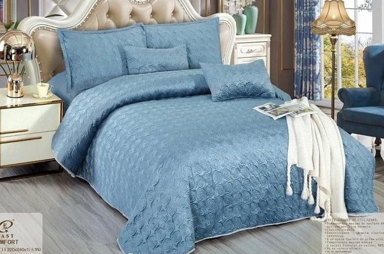 Cuvertura de pat din Catifea + 4 fețe de perna COD: TFE2