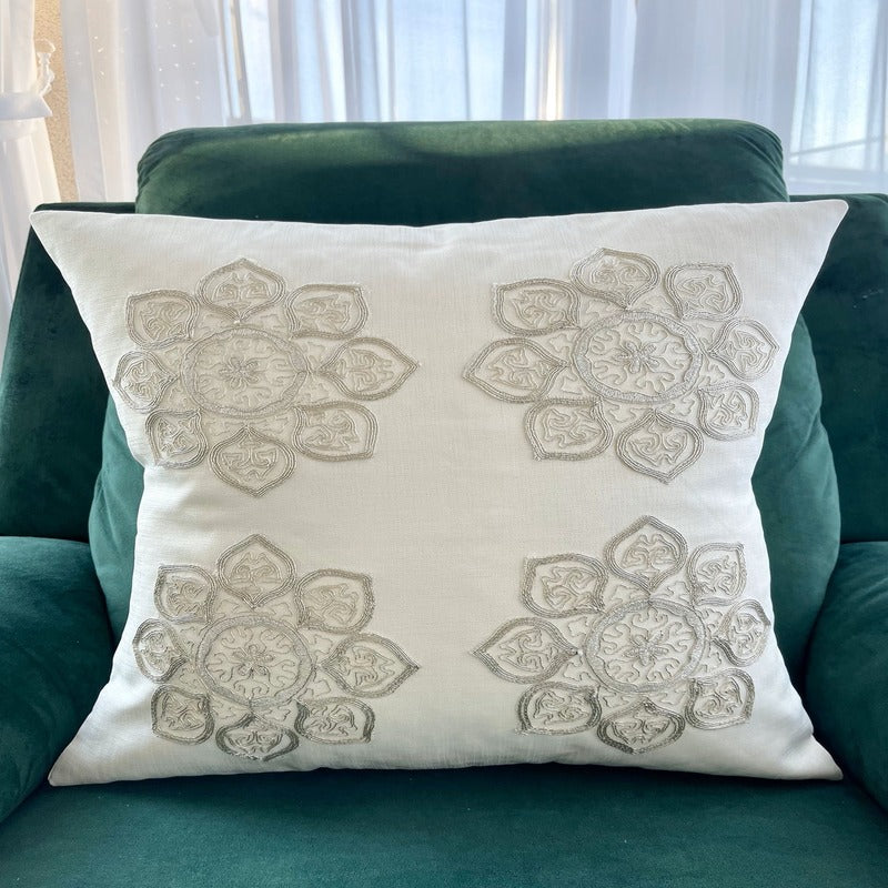 Set 2x Față de pernă din IN cu broderie cod: FP34