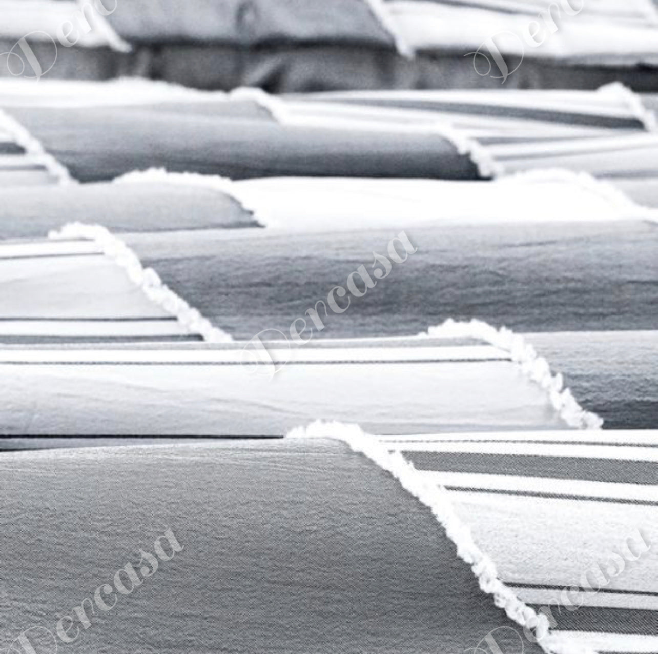 Lenjerie de pat eleganta 4 anotimpuri din broderie cu smocuri Cod: 4F34