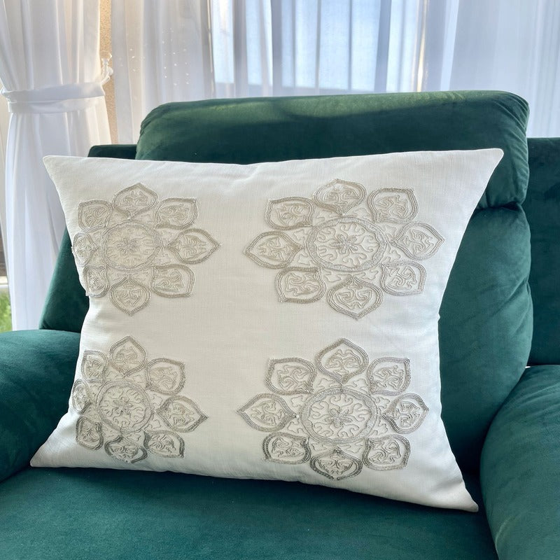 Set 2x Față de pernă din IN cu broderie cod: FP34