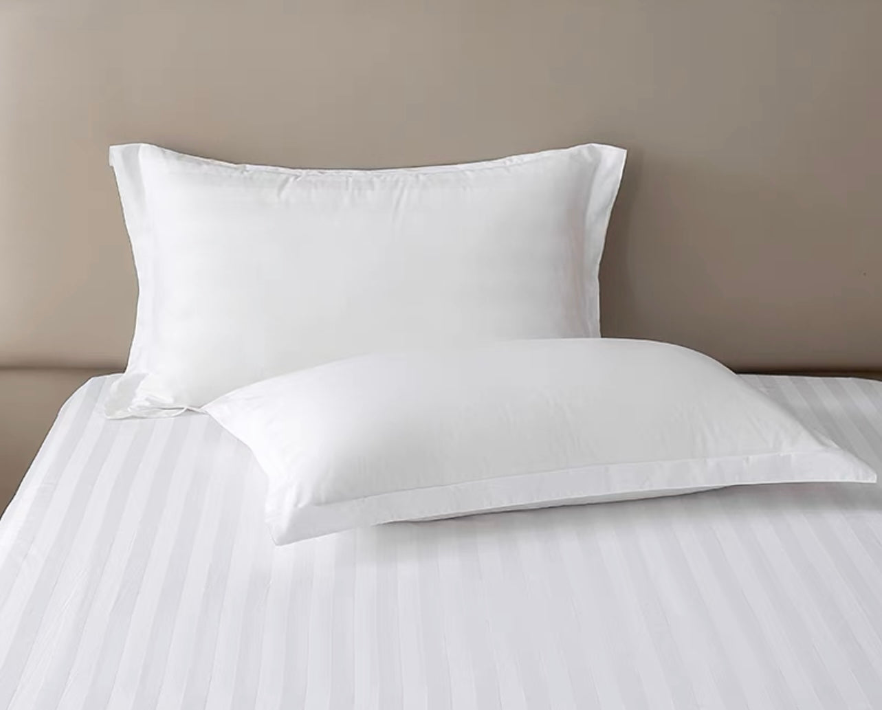 Lenjerie de Lux din Damasc satinat cu 6 piese cu dungă de 3 cm Cod: DMS50