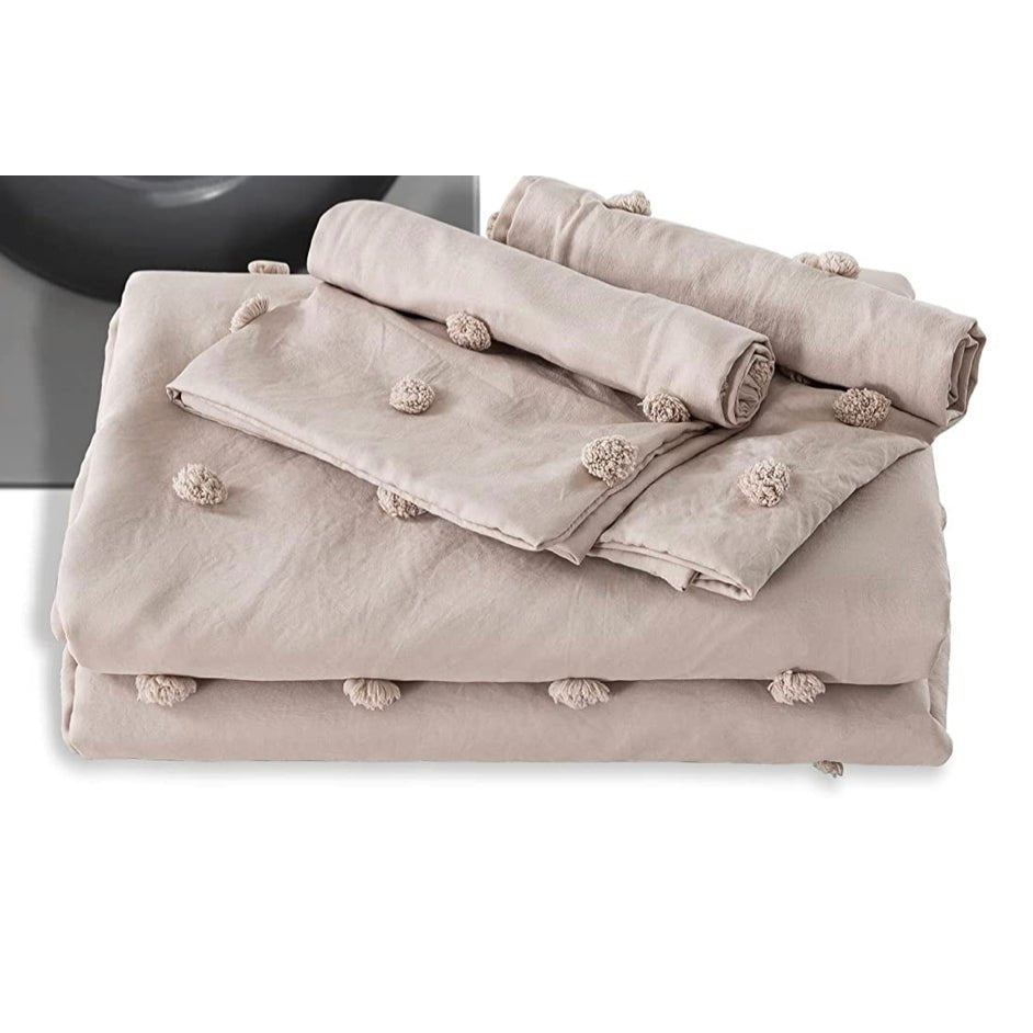 Lenjerie de pat eleganta 4 anotimpuri din broderie cu smocuri Cod: 4F10