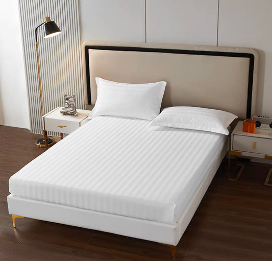 Lenjerie de Lux din Damasc satinat cu 6 piese cu dungă de 3 cm Cod: DMS50