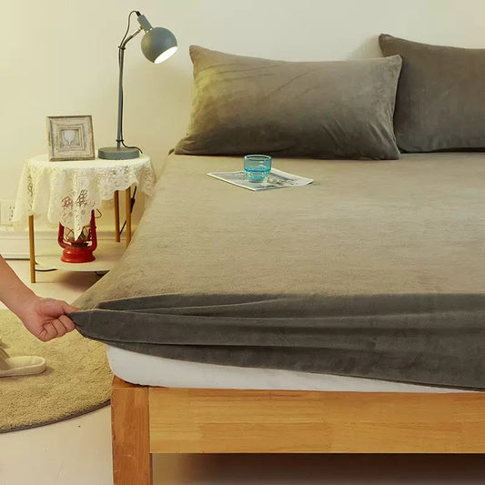 Husa de pat cu elastic Catifea + 2 fete de perna Cod: HCP36